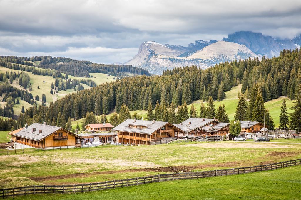 Dolomites Living Hotel Tirler アルペ・ディ・シウージ エクステリア 写真