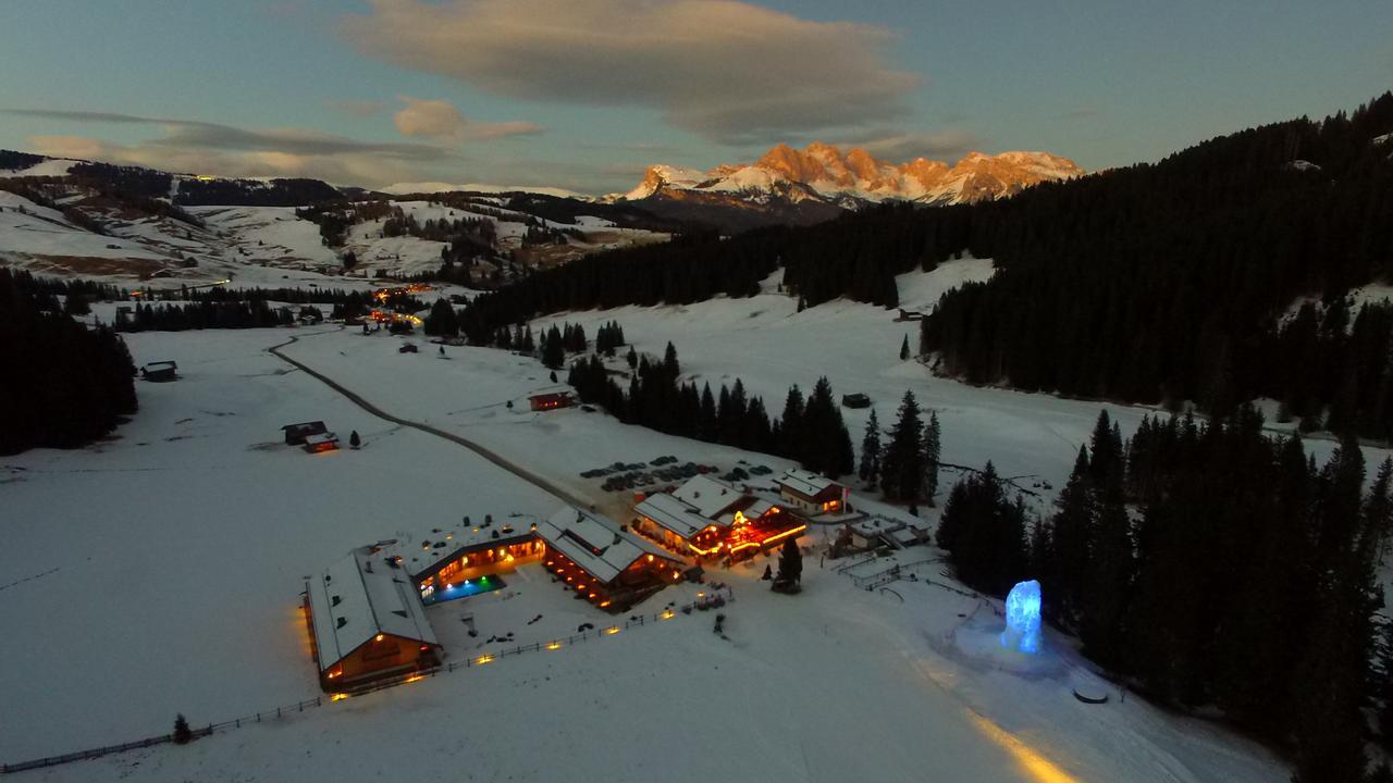 Dolomites Living Hotel Tirler アルペ・ディ・シウージ エクステリア 写真